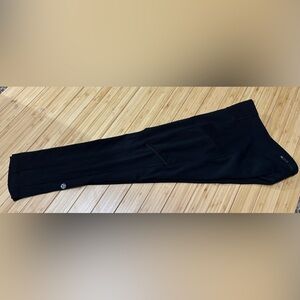 Lululemon black crop leggings. Side pockets. Back zip pocket. Size 4.
